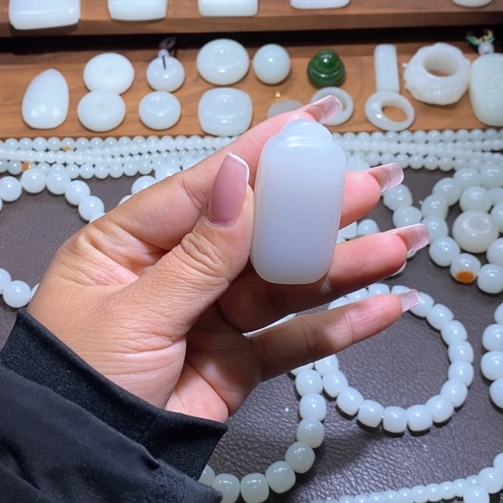 未镶嵌手链和田玉晨**