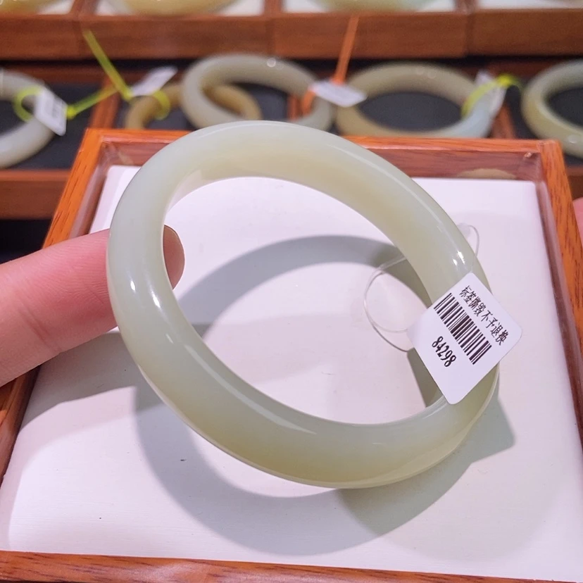 【闪购商品】和田玉手镯未镶嵌半****）51