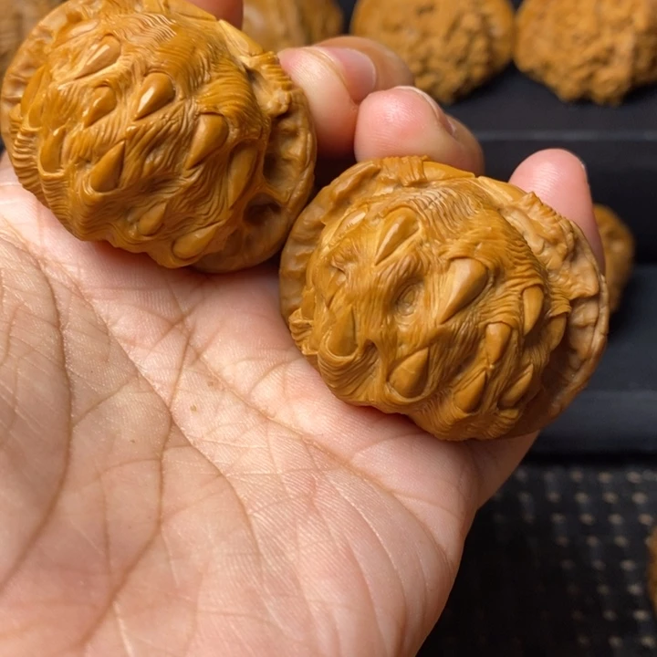 文玩核桃把件吞噬