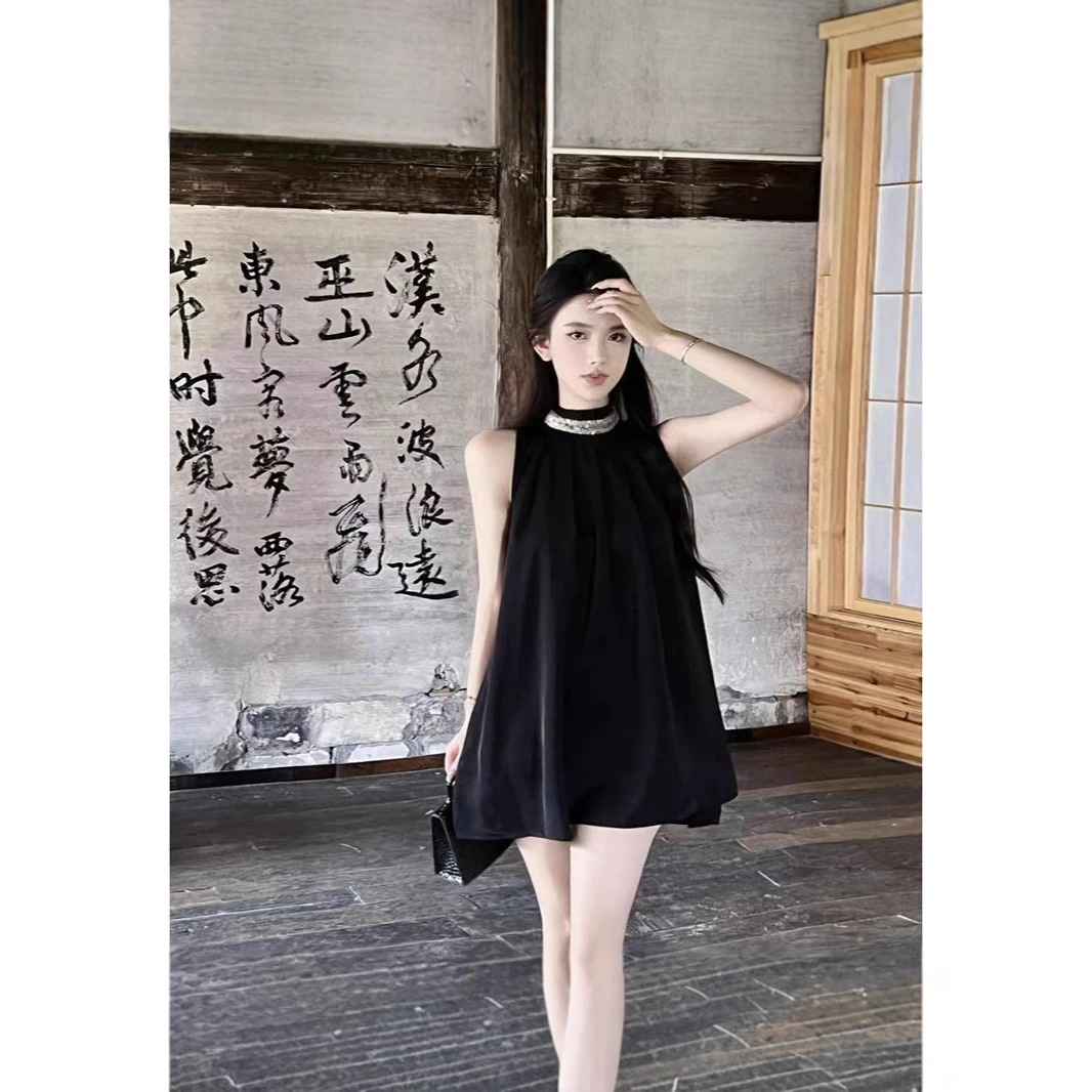 小个子洋气挂脖露肩女连衣裙夏季2025复古宽松黑色裙新款显瘦气质