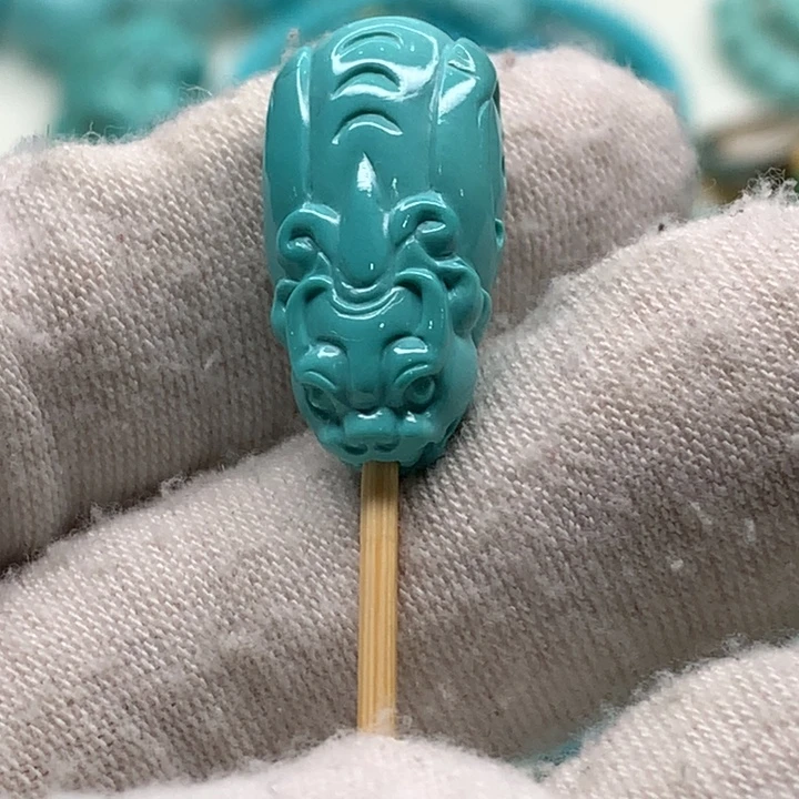 嗨***意绿松石未镶嵌貔貅三通