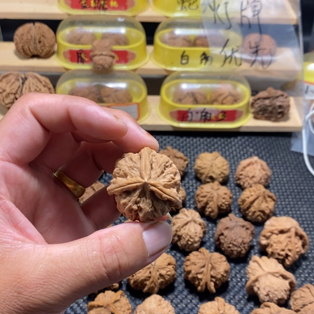 东***水文玩核桃吊坠核桃异形