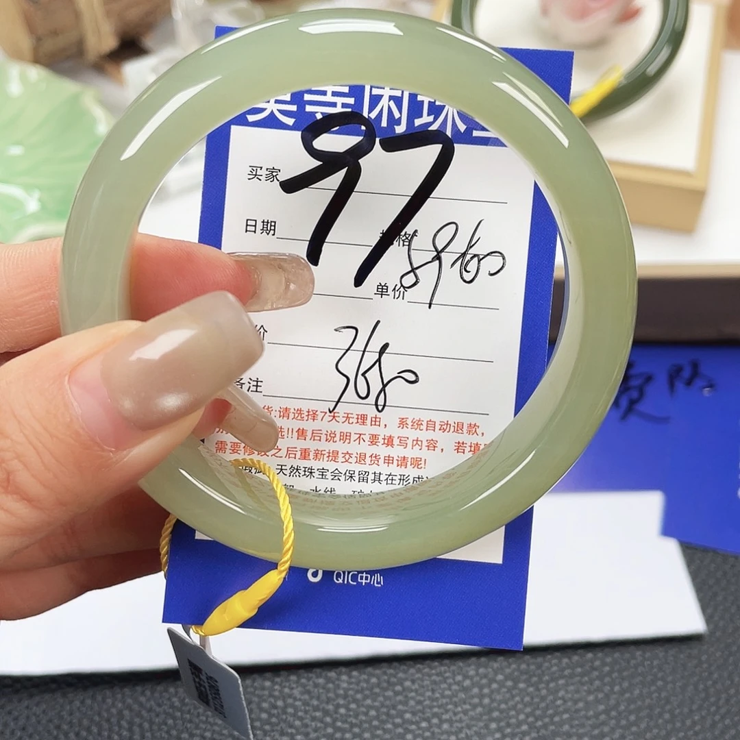 和田玉未镶嵌手镯