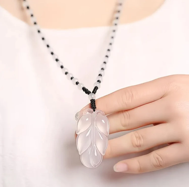 纯天然玉髓精品树叶吊坠（多样性发货）