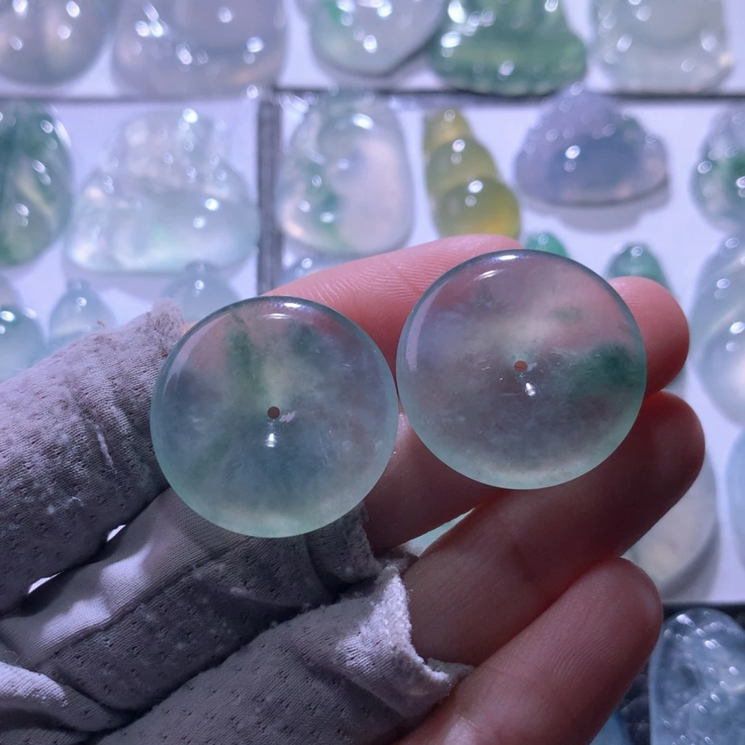 翡翠未镶嵌颈饰一对