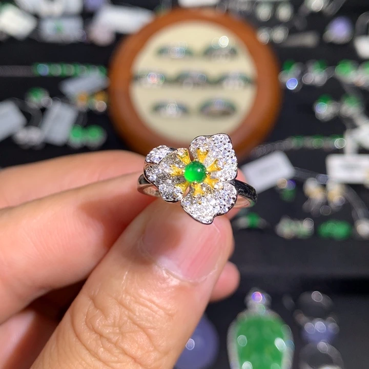 翡翠银S925镶嵌戒指翡翠A货*高冰辣阳绿蛋面花开富贵戒指