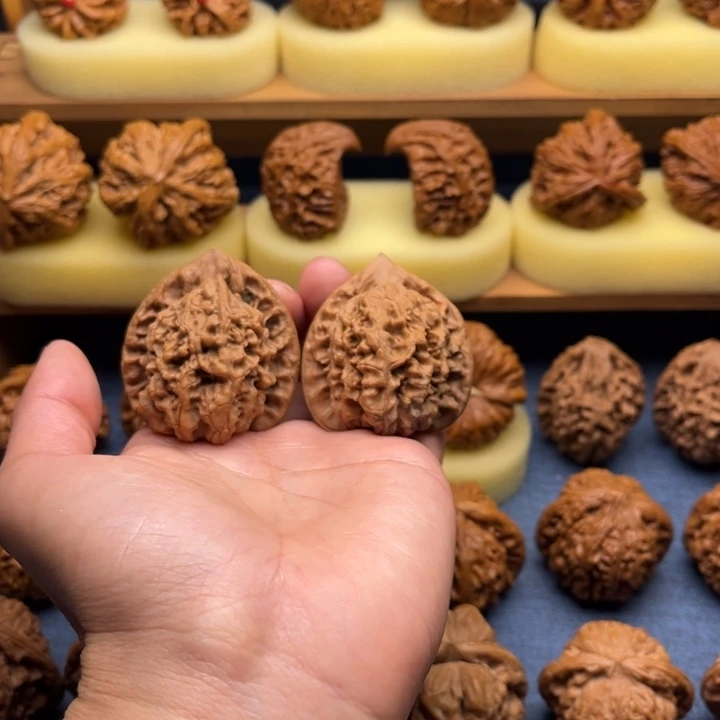 43全品麒麟纹文玩核桃