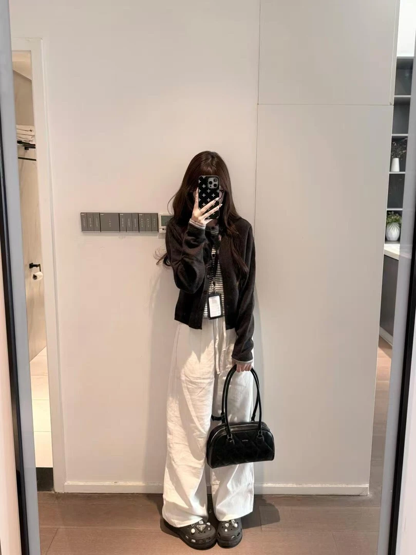 【秋日来信】韩系早秋氛围感穿搭灰色条纹假两件上衣白色休闲裤套装