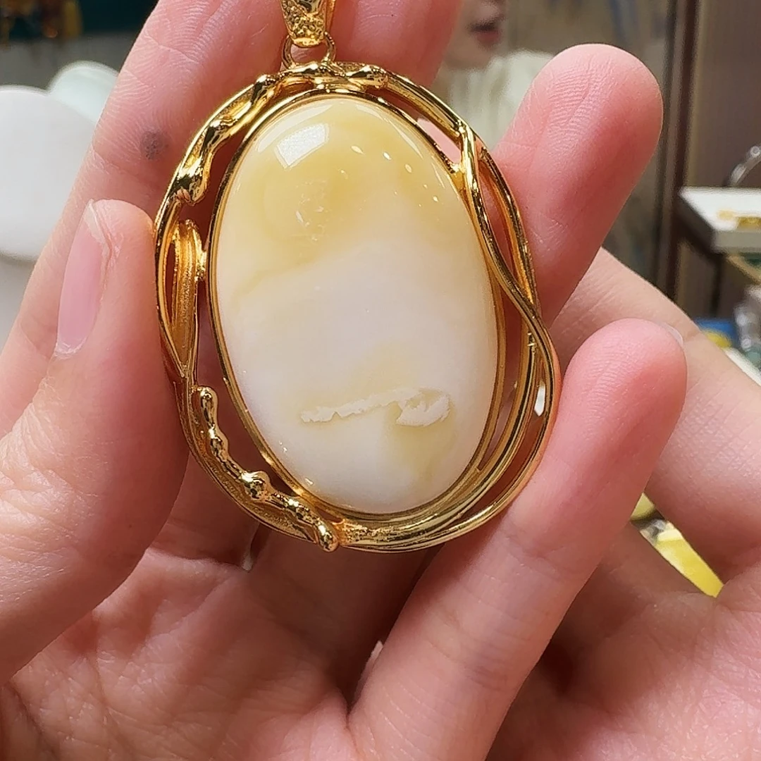 琥珀未镶嵌颈饰吊坠