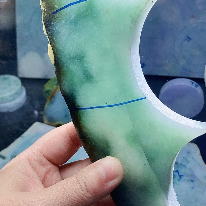 翡翠未镶嵌颈饰毛料6