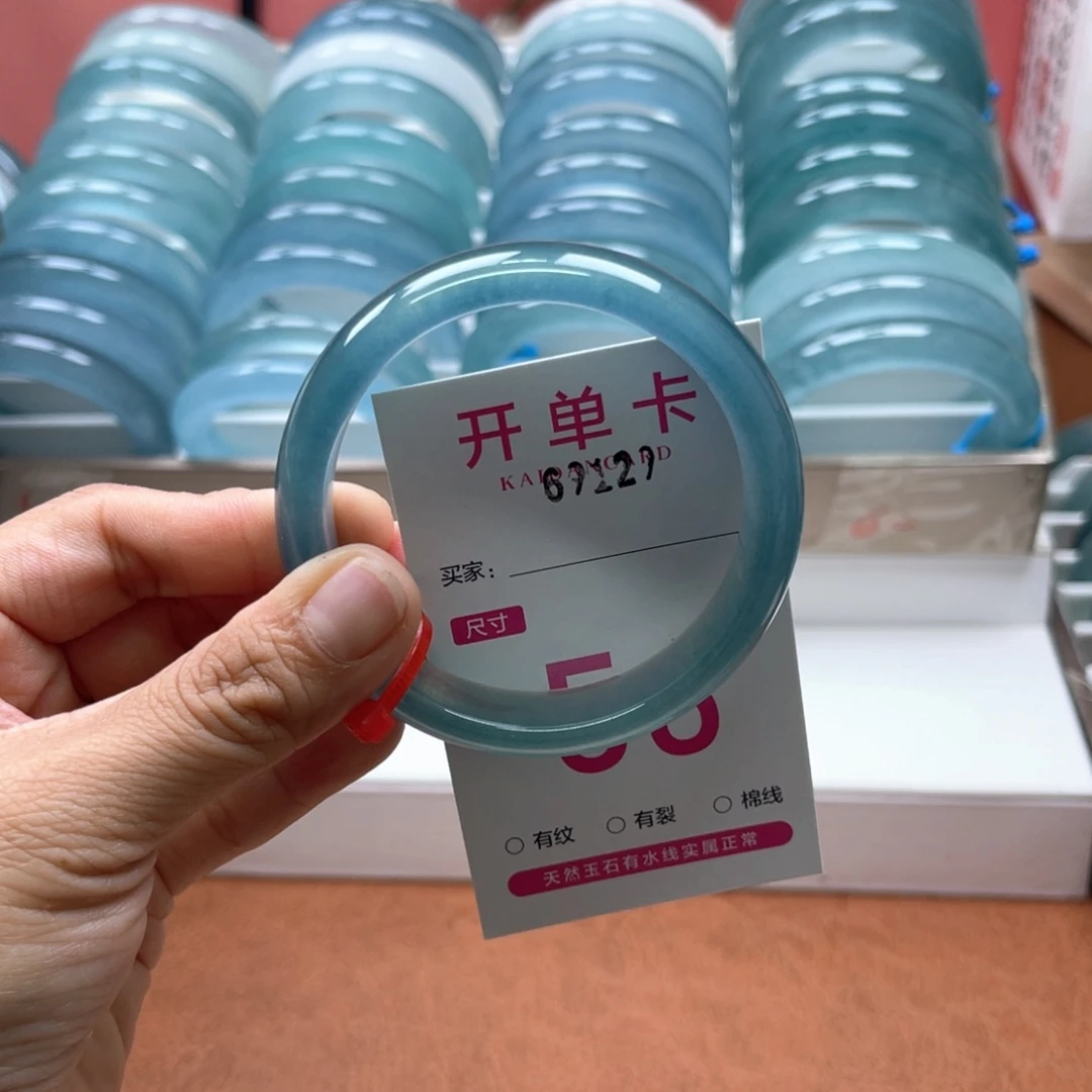 九***半未镶嵌手镯石英质玉