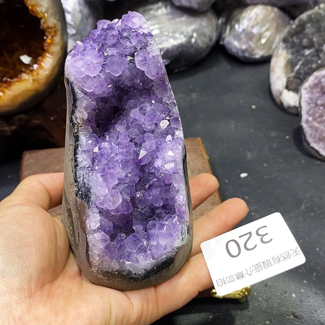 未镶嵌水晶大型摆件（非配饰）