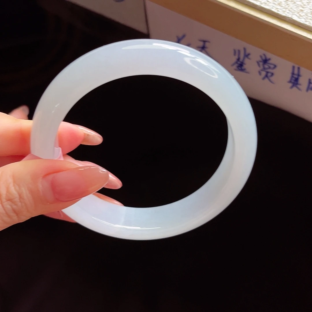 翡翠手镯未镶嵌手镯