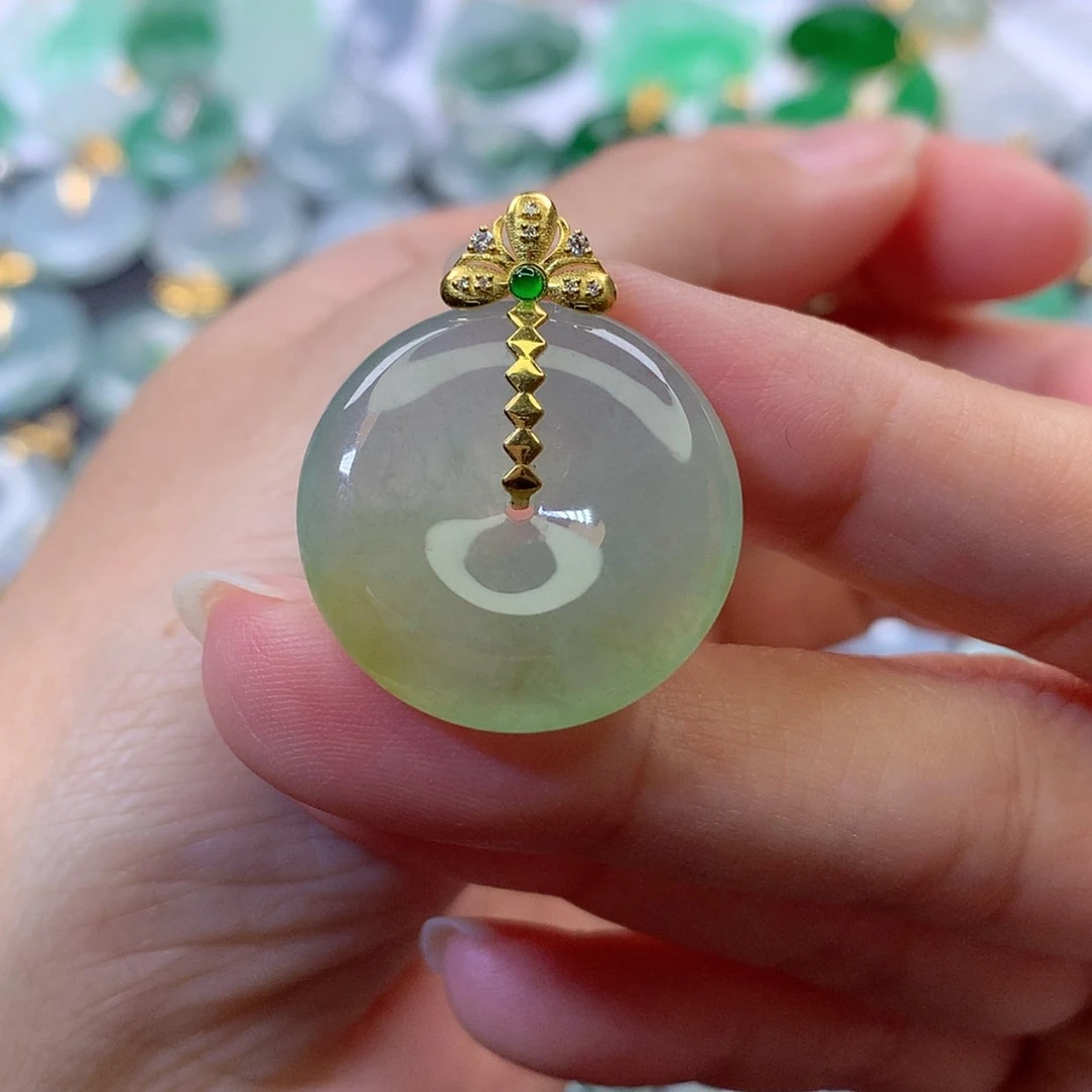 【闪购商品】吊坠(赠链)18K金镶嵌翡翠