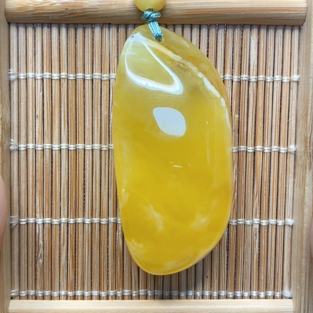 琥珀颈饰未镶嵌陈