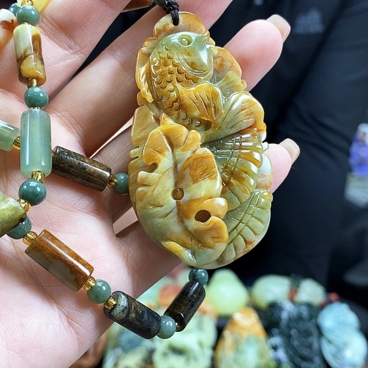 蛇纹石玉吊坠未镶嵌