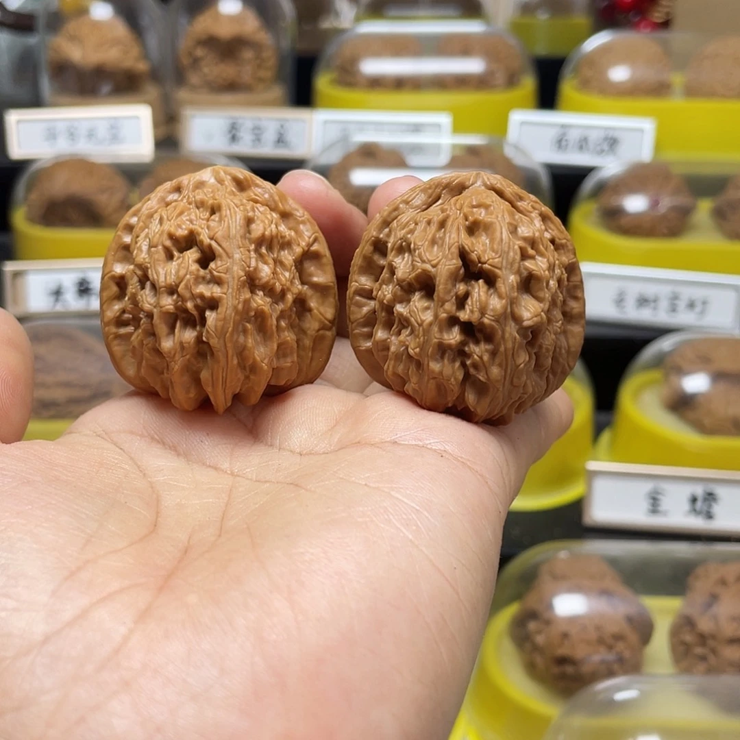 M***t文玩核桃吊坠球白39全