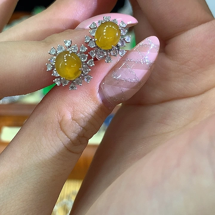 18K金镶嵌翡翠耳饰