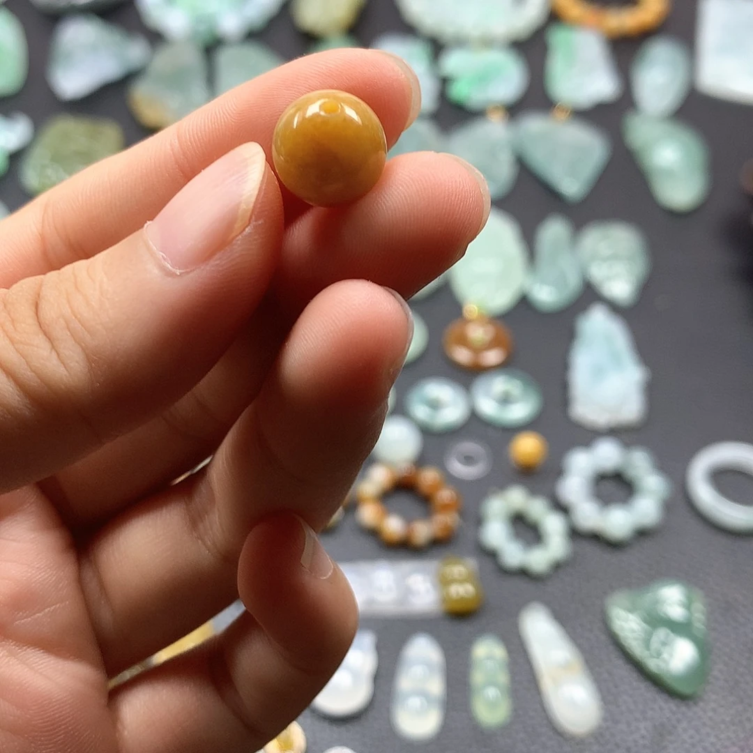 翡翠未镶嵌颈饰珠子