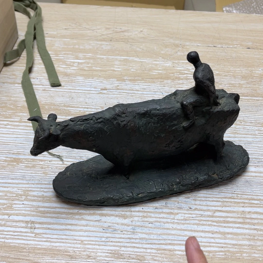 瓷片夏**飞密密麻麻地排列着一个