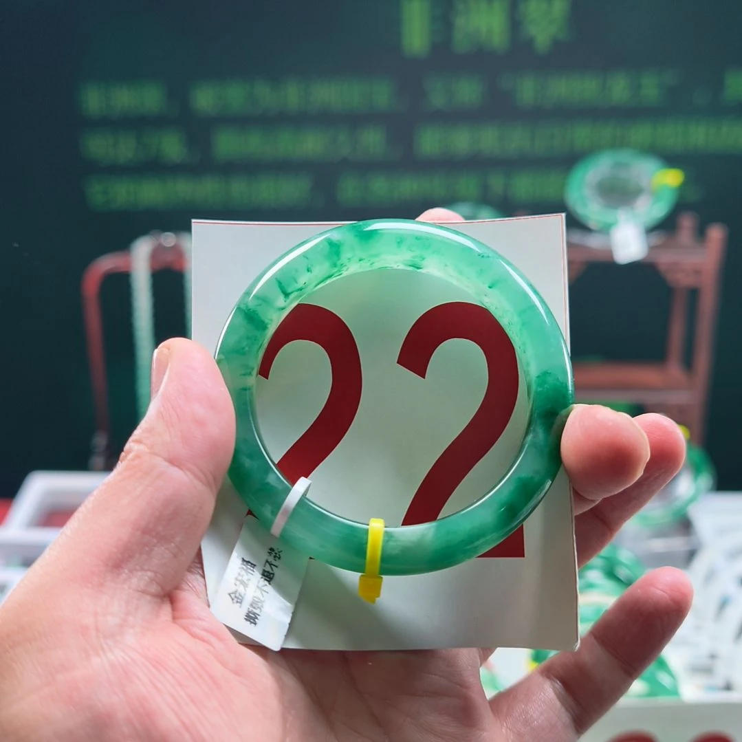 石英质玉（非洲翠）未镶嵌手镯