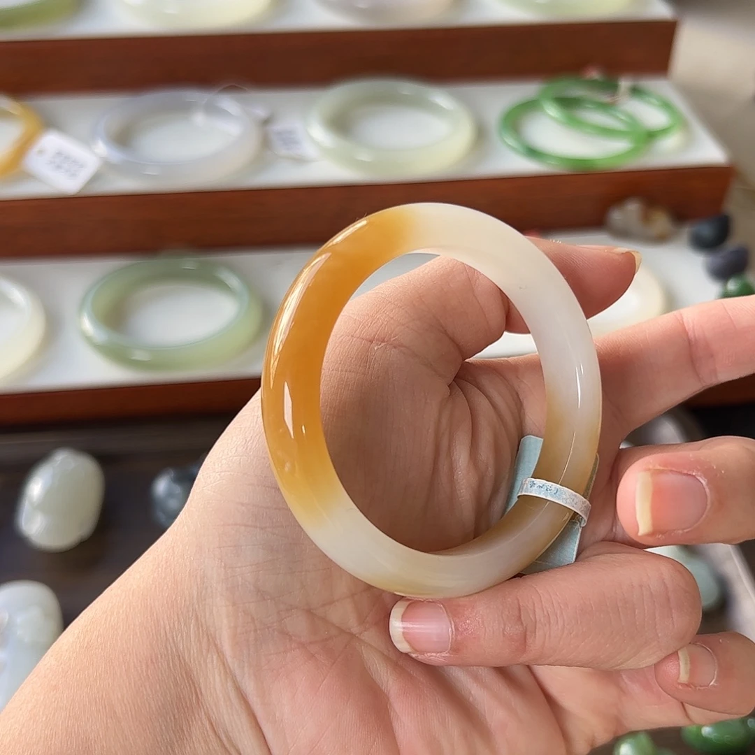 和田玉未镶嵌手镯