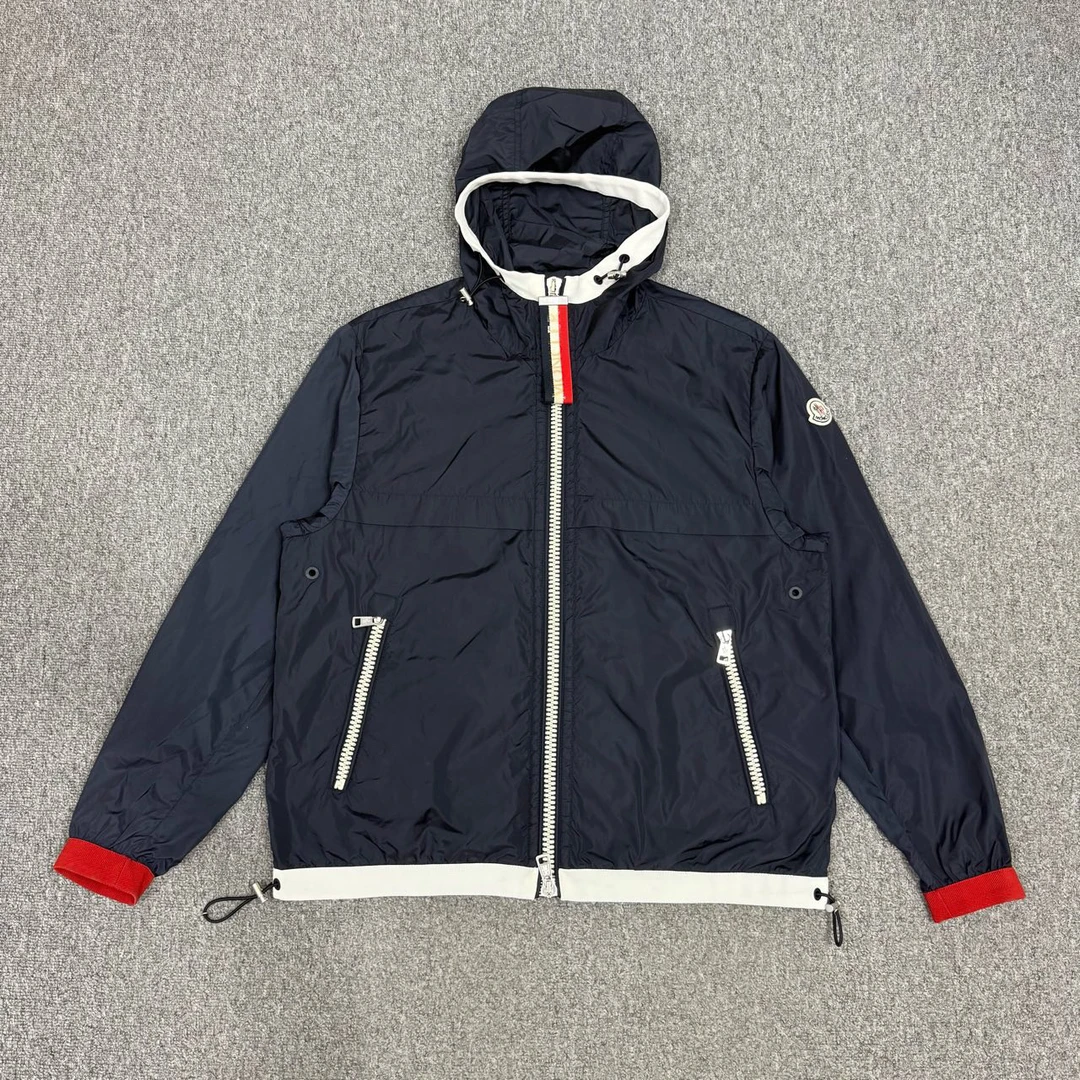 99新 MONCLER 13403167 蒙口 藏蓝色手臂徽标logo冲锋衣外套 2码