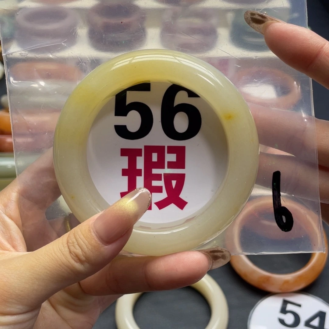 未镶嵌手镯石英质玉