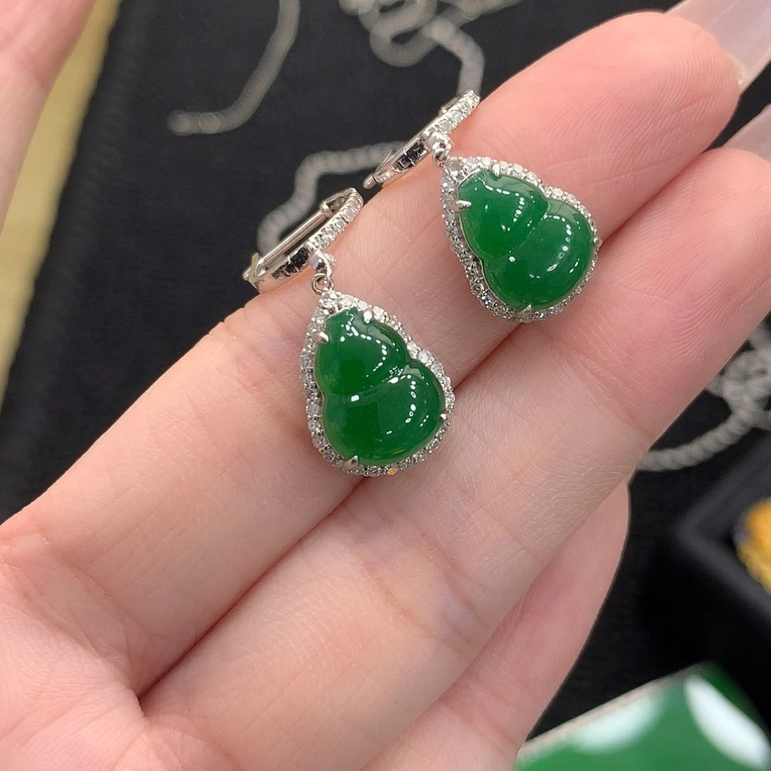 颈饰18K金镶嵌翡翠