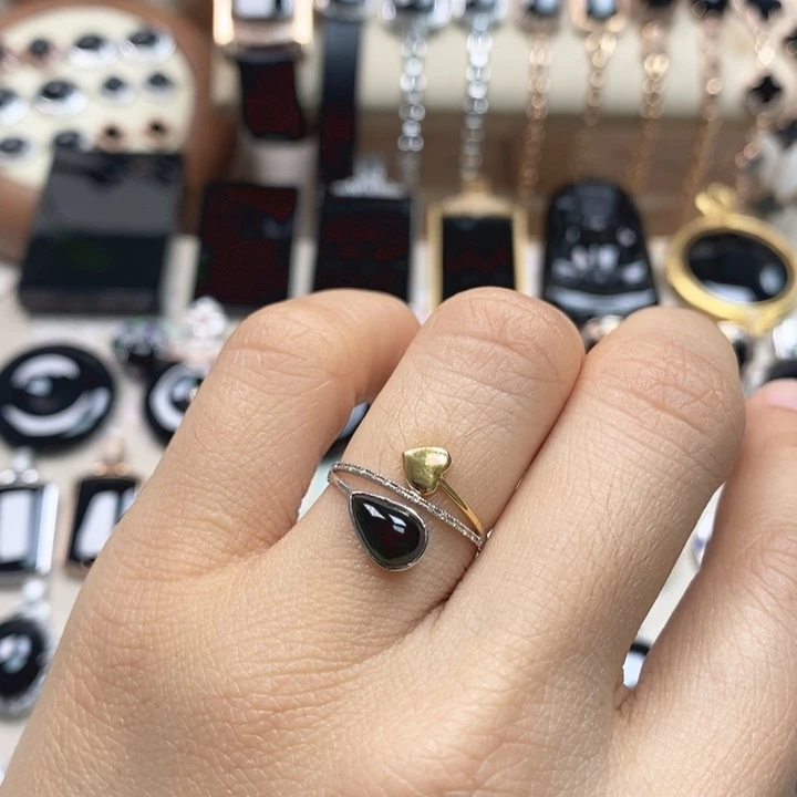 翡翠18K金镶嵌戒指