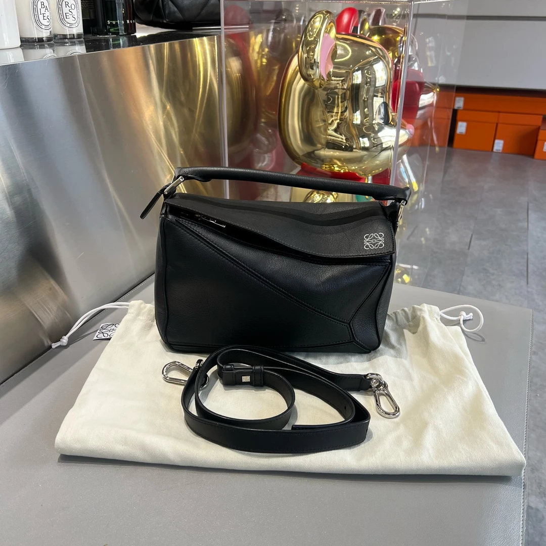 99新 LOEWE/罗意威 puzzle几何包黑色小号 白色logo 牛皮单肩包