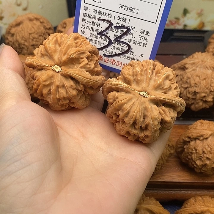 渔***溢桃核吊坠粗筋狮子头48