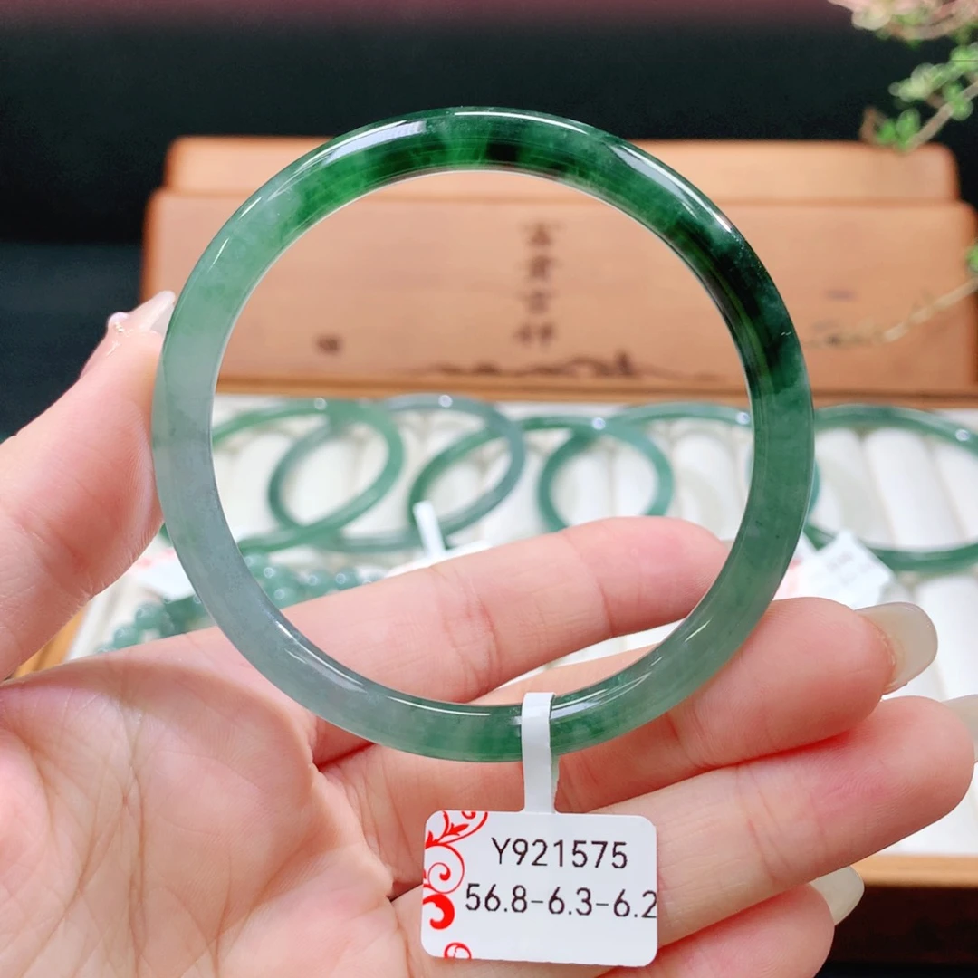 翡翠手镯未镶嵌天然