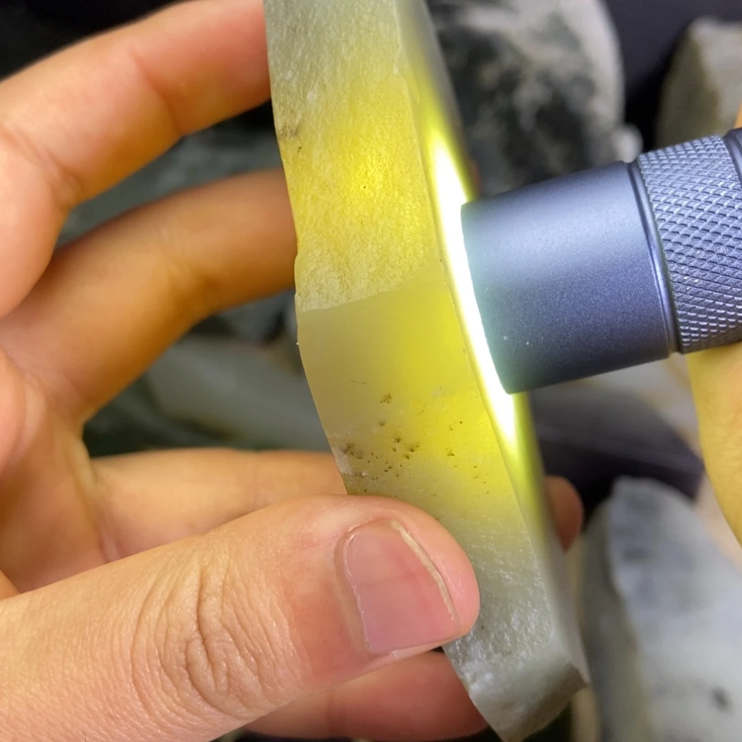 和田玉（糖玉）未镶嵌珠宝奇石