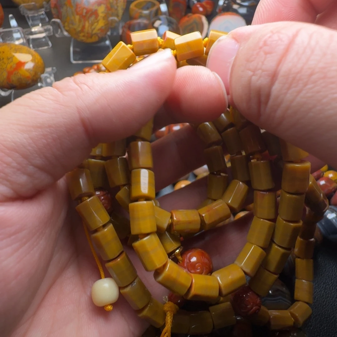 玫***你玛瑙/玉髓未镶嵌珠宝奇石