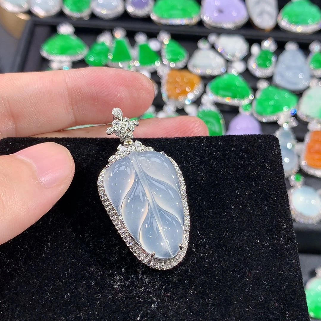 翡翠18K金镶嵌颈饰