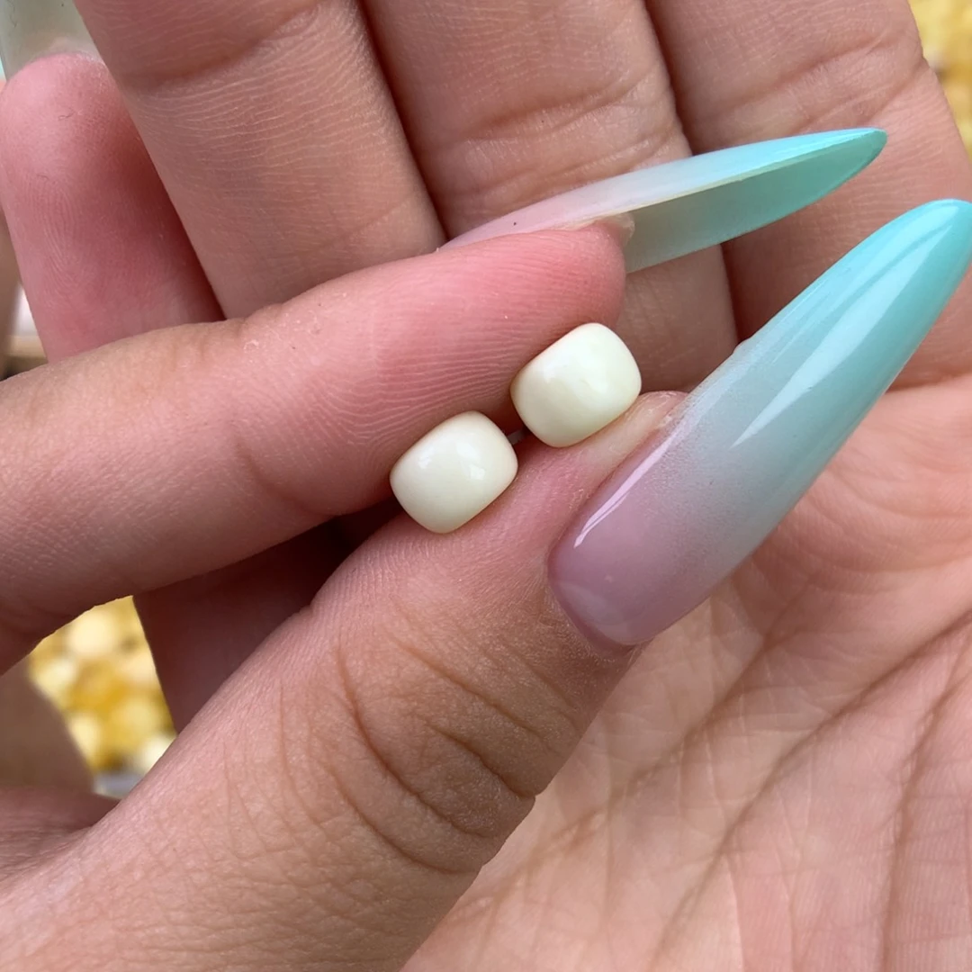 未镶嵌琥珀珠宝奇石7×4