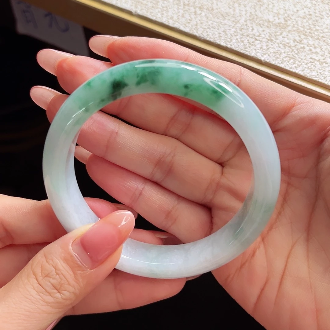 翡翠手镯未镶嵌手镯