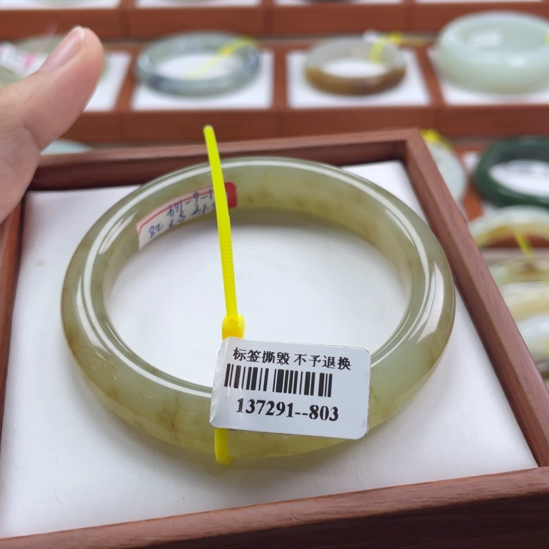 【闪购商品】未镶嵌手镯和田玉链接6。 56/57。