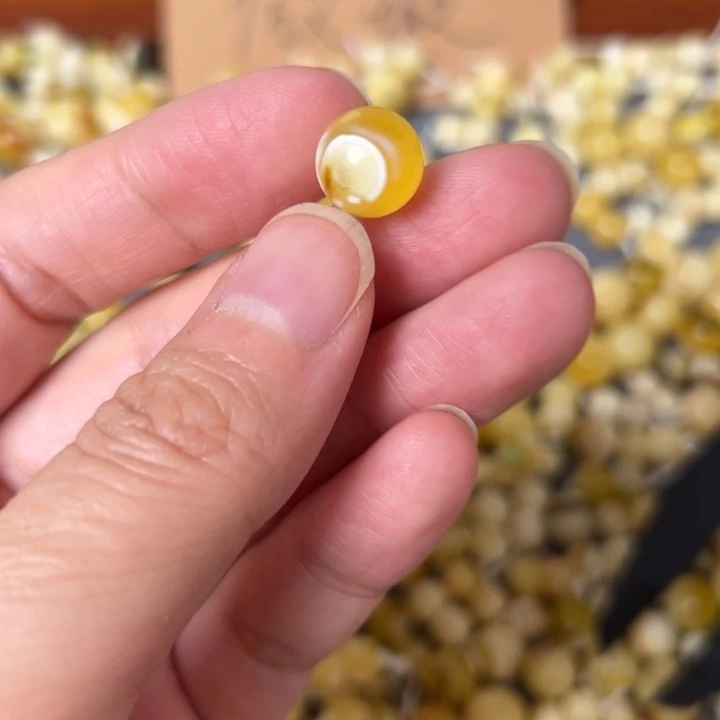 蜜蜡未镶嵌裸石10.4mm一个