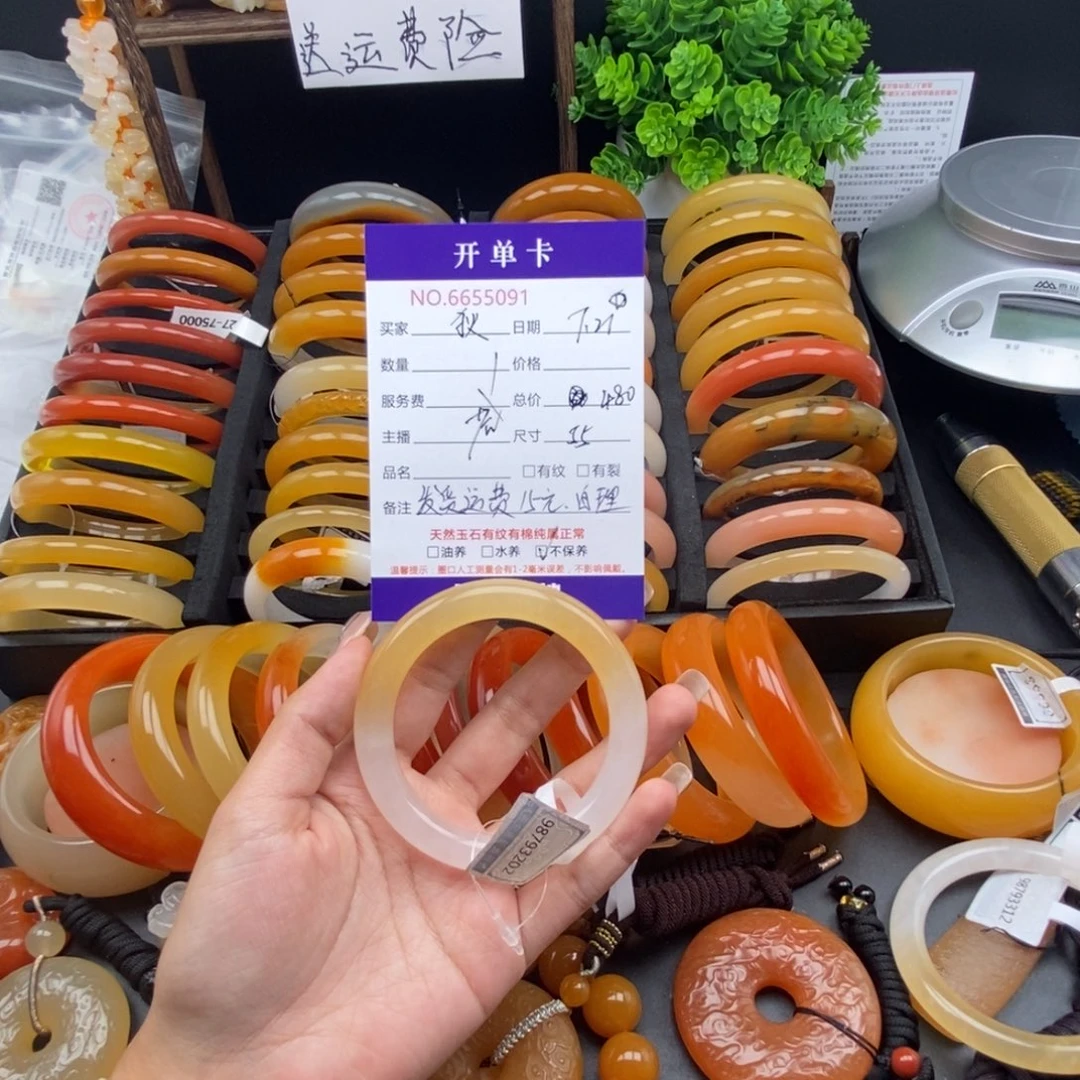 狄***_石英质玉（黄龙玉）未镶嵌手镯55091