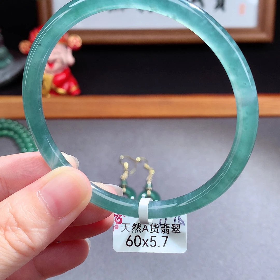 翡翠手镯（圆镯）未镶嵌