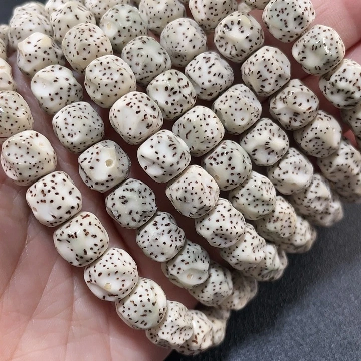 把件星月菩提雕刻圆桶无相手串