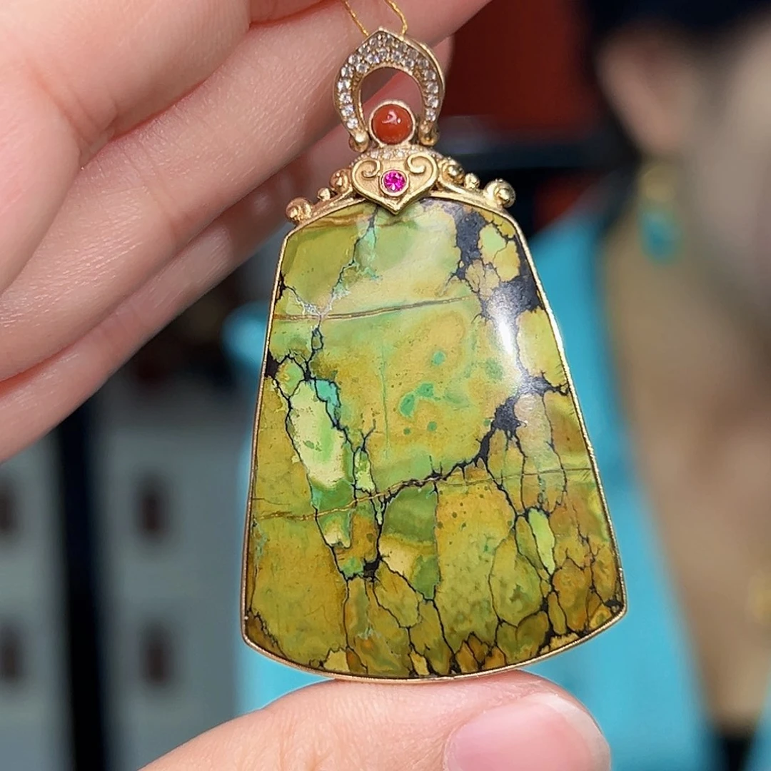 18K金镶嵌绿松石珠宝奇石