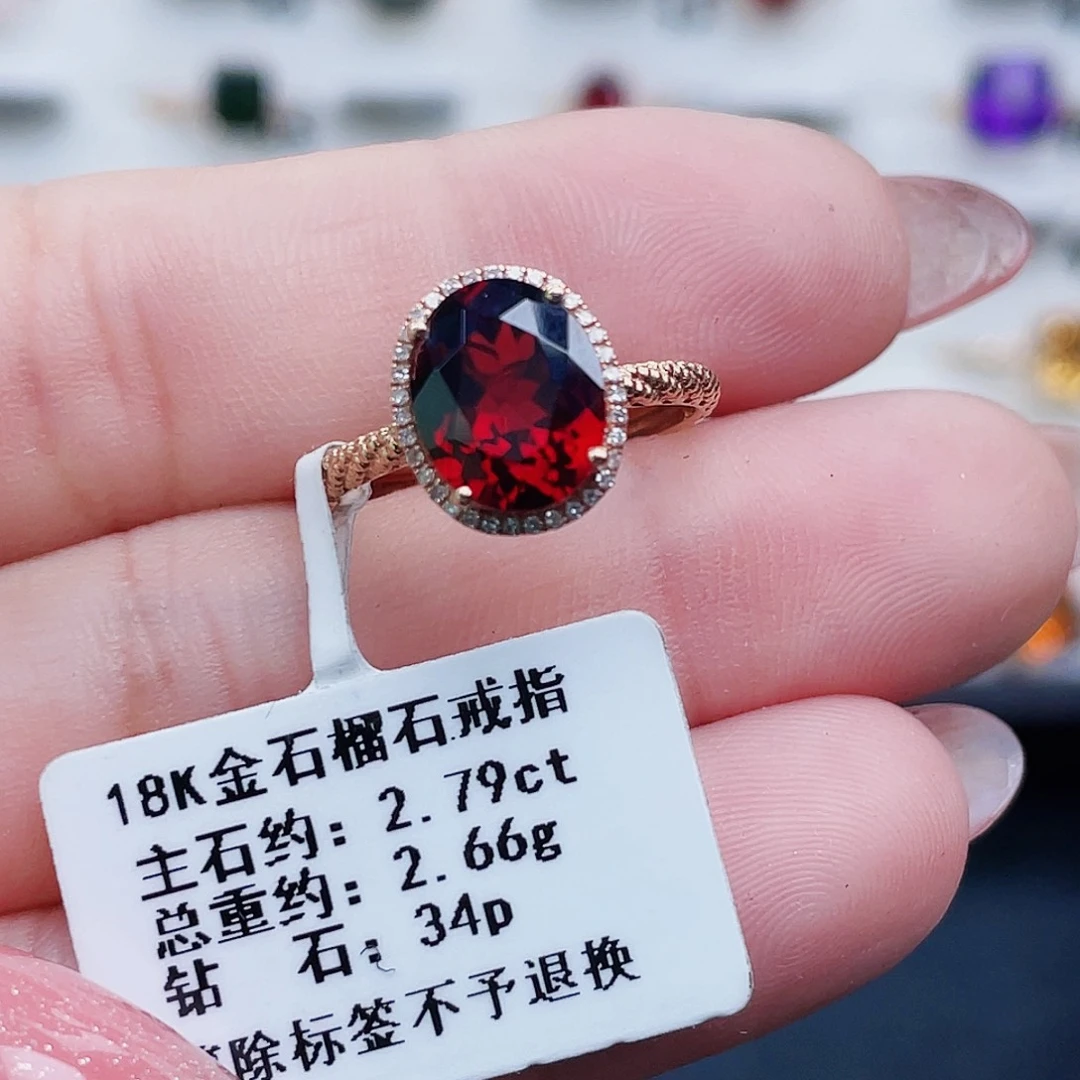 18K金镶嵌戒指石榴石