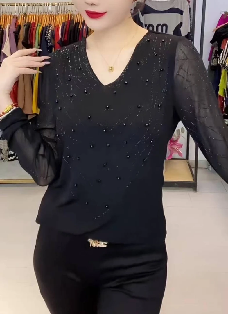 秋冬新款韩版时尚百搭V领钉珠洋气气质打底衫