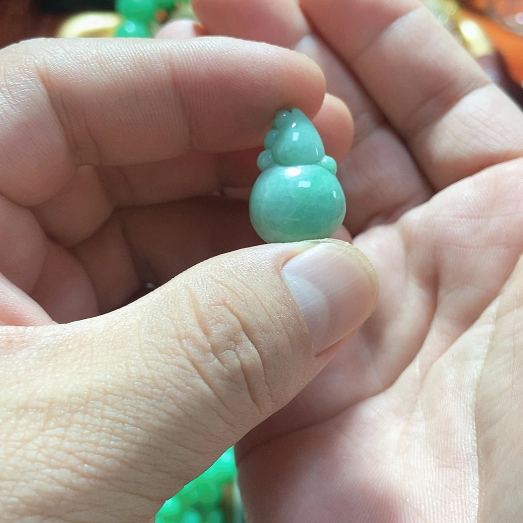翡翠未镶嵌颈饰果绿葫芦