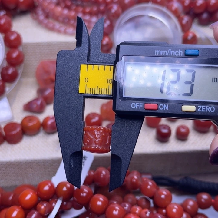 南红玛瑙未镶嵌颈饰六字真言