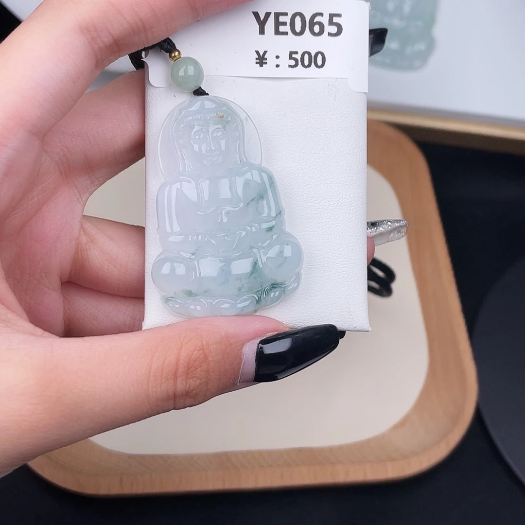 翡翠未镶嵌颈饰YE065