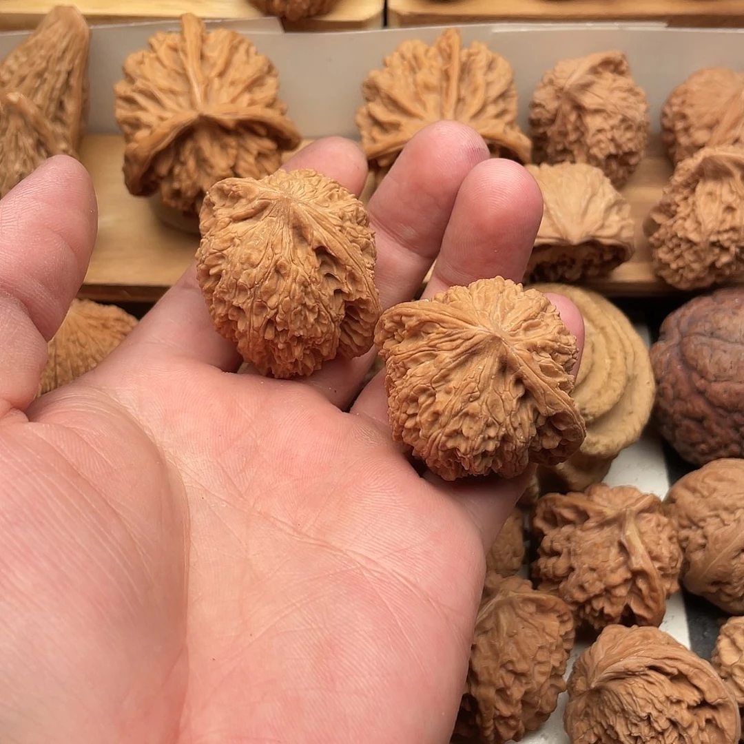 武***者文玩核桃吊坠绣球